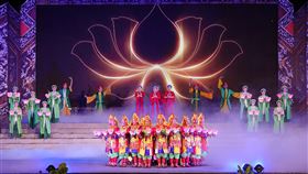 越南順化文化節  推介文化價值順化文化節（Hue Festival）是越南首個國家性和國際性的文化藝術節，設有多項推介順化與越南文化價值，也是各國文化精華匯聚和交流的平台。圖為順化文化節的活動之一。（主辦單位提供）中央社河內傳真  108年12月18日