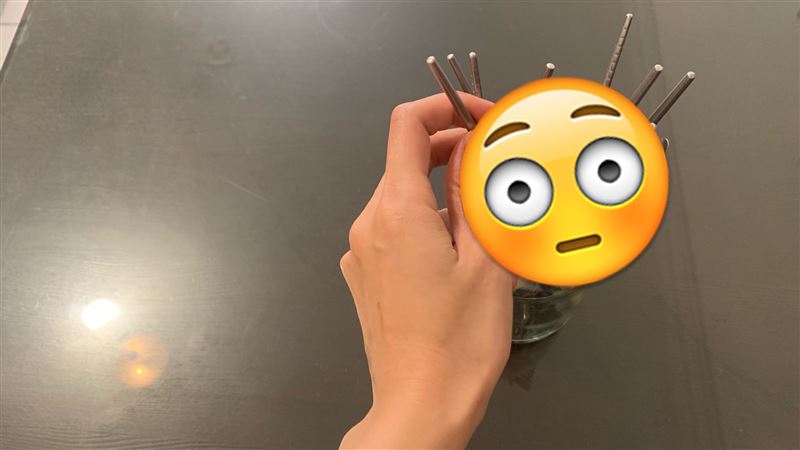 正妹用餐挑筷子超久！被虧：求籤嗎？
