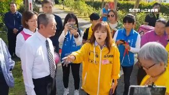 狹路逢張怡！周典論陪女抽籤當場被嗆