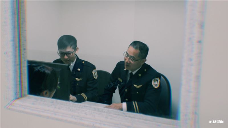 持竄改護照闖關！移民官聞到這味揪人