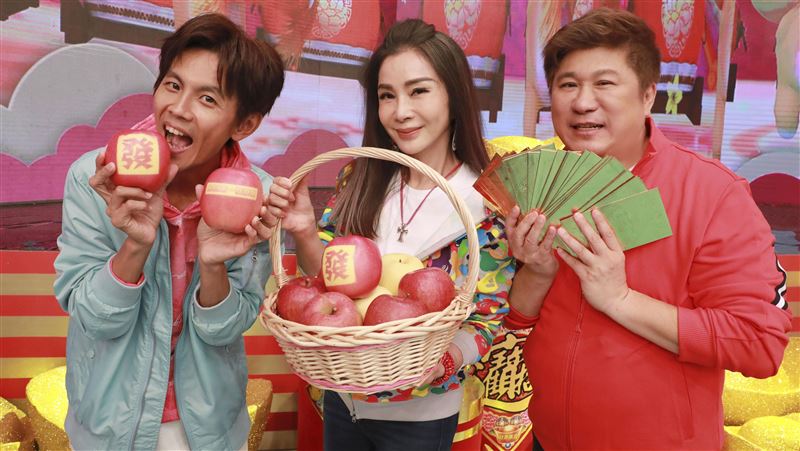 胡瓜拚了！過年豪送10萬「鉑金包」