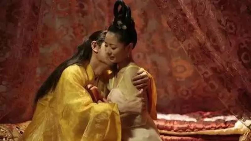 男友迷古裝劇：穿小丁迎接朕　她崩潰