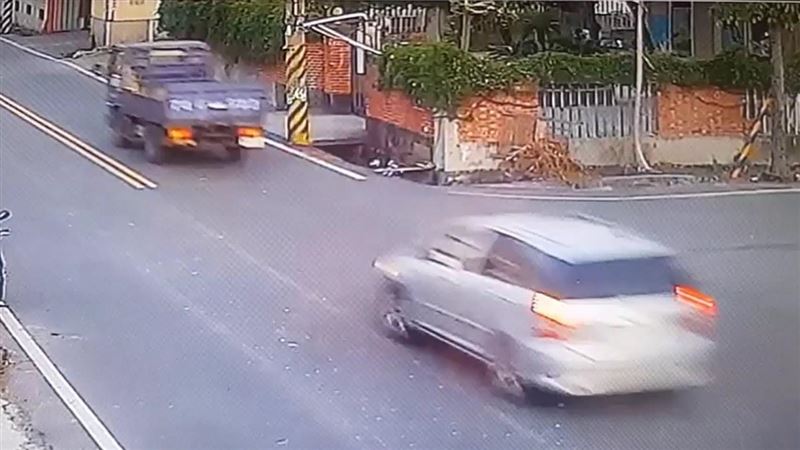 休假警飆車追通緝犯　妻：別當警察了