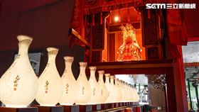 58度金門高粱酒,黑松,發光,大甲媽光明祈福金門高粱酒,光明燈,鎮瀾宮,大甲媽,稜轎腳
圖／黑松公司提供