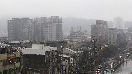 北東愈晚愈有雨　中南部平地陽光露臉