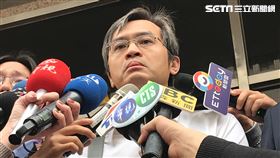 ▲台大醫師黃慧夫受訪時忍不住哽咽，救人還要被判刑。（圖／記者楊佩琪攝）