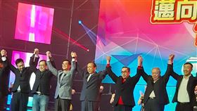 廣達旺年會  林百里：共創AI未來廣達電腦董事長林百里（右3）18日在旺年會表示，員工要一起共創人工智慧（AI）大未來，迎接2020年，AI有關的產品技術是重點，廣達的未來不是夢。中央社記者潘智義攝 108年12月18日