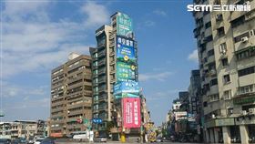 建案廣告。（圖／記者陳韋帆攝影）