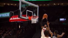 NBA／35歲還能飛！甜瓜秀阿雷嗚
NBA,波特蘭拓荒者,Carmelo Anthony,空中接力,阿雷嗚
翻攝自YouTube