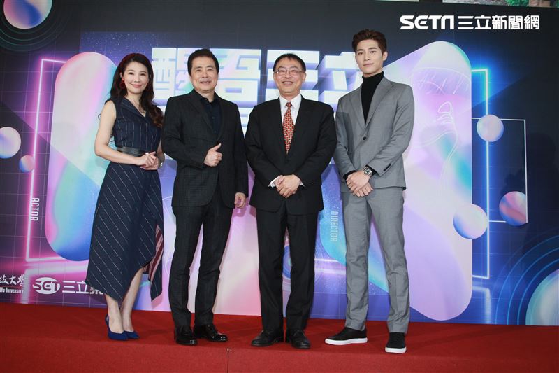 「三立、醒吾影視人才培育計畫｣，特成立「醒吾三立影視學院」，由三立集團總經理張榮華、醒吾科技大學校長陳義文，盛大舉行產學合作簽約儀式。（記者邱榮吉/攝影）