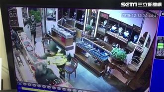 4賊搶銀樓不成　反遭辣椒水噴滿臉