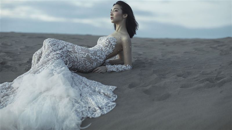 偶像劇教母嫁女！新娘裸紗全露出來了