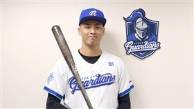 悍將與戴云真簽定合約，2019季中新秀全數加盟。（圖／富邦提供）