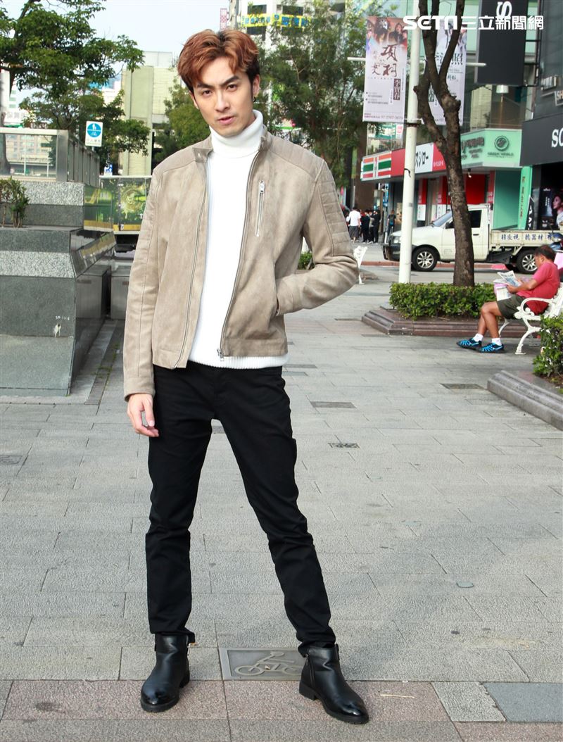 張雁名三立新聞網專訪。（記者邱榮吉/攝影）