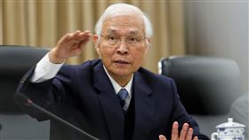 央行宣布利率連14凍中央銀行19日在台北召開第4季理監事聯席會議，央行總裁楊金龍（圖）在會後記者會宣布利率連14凍，並預測2020年經濟成長率為2.57%。中央社記者王騰毅攝  108年12月19日