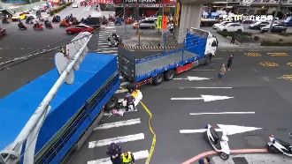 聯結車輾斃婦　駕駛：右轉燈打很久了