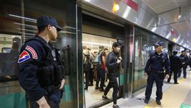 高雄市,罷韓挺韓遊行,鐵路警察,加強巡邏,部署警力(圖/中央社)