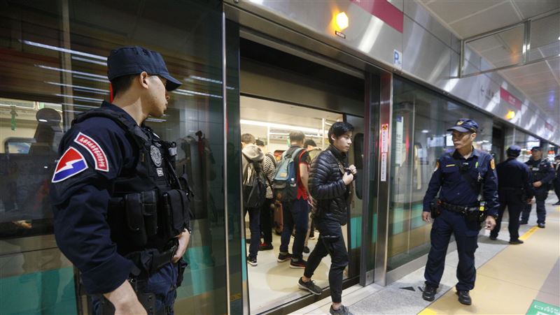 罷韓挺韓遊行　警察加強巡邏站區列車
