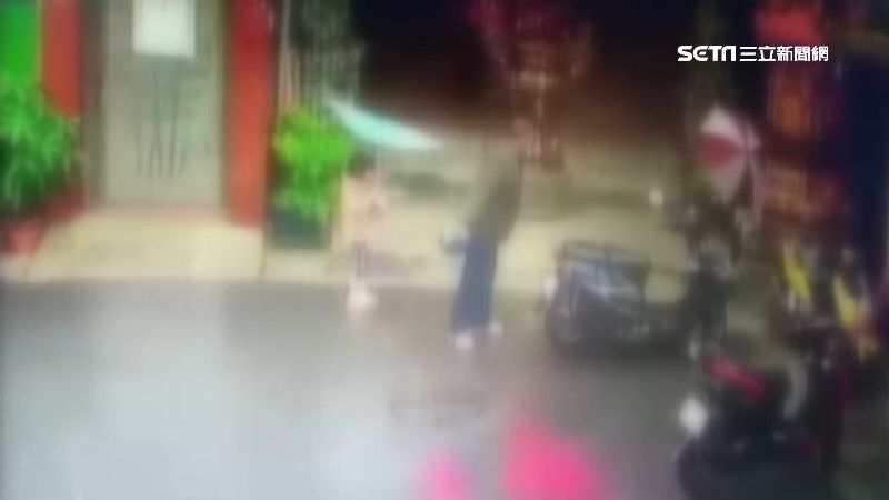 你幹嘛打我？婦讓路反遭怪男出拳毆傷