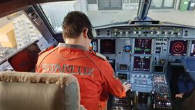 張國煒親驗收機艙　「吃掉乖乖」喊：星宇貳號機要回家了 圖翻攝自星宇航空 STARLUX Airlines臉書