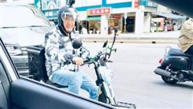 馬英九,外送員,野生照,握手,前總統　圖／翻攝加藤軍路邊隨手拍