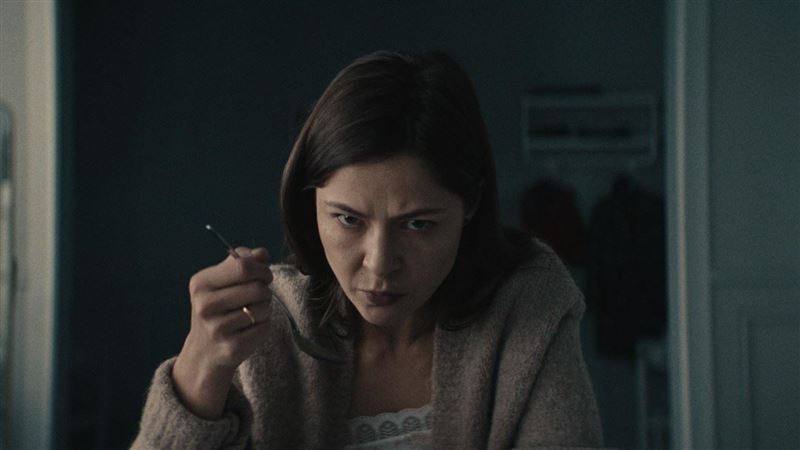 當哥覺得被冷落…他竟把媽媽打到流產