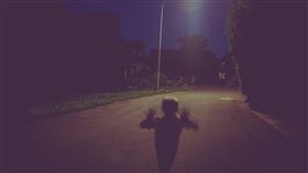 （圖／Pexels）靈異,路燈,道路