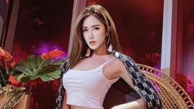 酒吧,台北,八德路,車頭燈。（圖／翻攝自uyi_amelia IG）