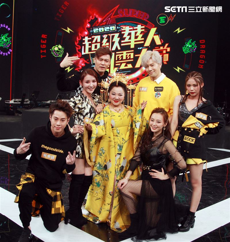 炮仔聲演員劉至翰、余秉諺、吳東諺、陳子玄、林萱瑜、璟宣，錄2020超及華人風雲榜除夕特別節目，載歌載舞精彩表演打敗對手。（記者邱榮吉/攝影）