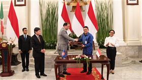 印尼捐款東協 助洛興雅難民返鄉印尼與東南亞國家協會日前簽署備忘錄，印尼捐款約新台幣1600萬元給東協，協助推動加速洛興雅難民返鄉計畫。（印尼外交部提供）中央社記者石秀娟傳真　108年12月21日