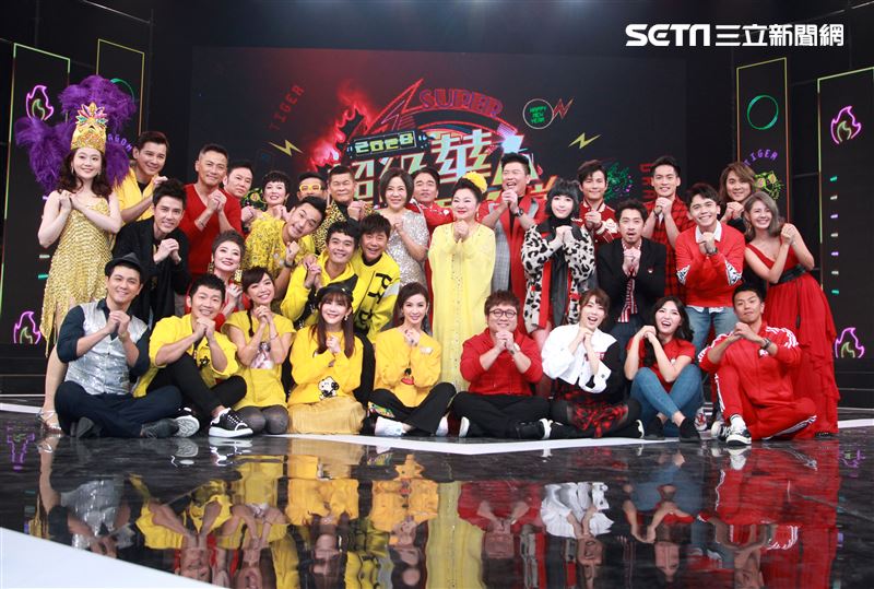 大咖巨星吳宗憲、白冰冰等藝人參加過年節目「超級華人風雲大賞」錄影。（記者邱榮吉/攝影）