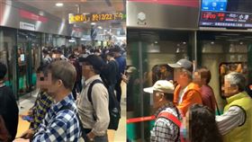 挺韓、罷韓塞爆高捷！她月台傻等「根本上不了車」　網驚呼：全台都在這了(圖/爆怨公社)