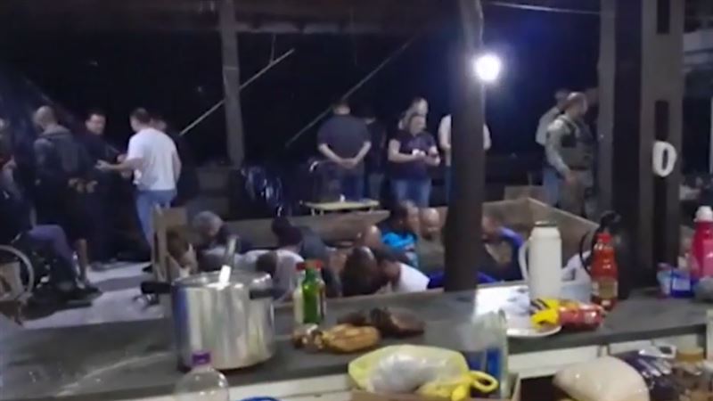 恐怖鬥狗場！比特犬輸慘死下秒成烤肉