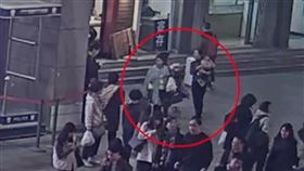 上海,大陸,誘拐,可愛,女童,四川,偷抱,懷孕,火車站,販嬰,　圖／翻攝自微博