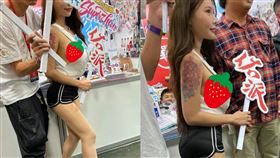 機車,正妹,側乳,展售會,辣模,艾妃　圖／翻攝加藤軍路邊隨手拍