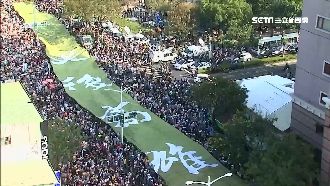 韓國瑜酸罷韓布條下沒人　秒遭打臉…