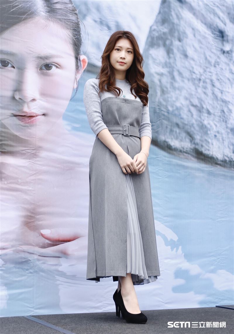 雞排妹鄭家純2020寫真年曆發佈簽名會。（圖/記者林聖凱攝影）