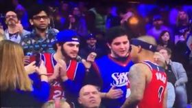 ▲巫師湯瑪斯遭球迷言語暴力，衝向觀眾席討理遭到驅逐出場。（圖／翻攝自推特）