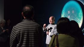 高美館推出奔月劉國松特展（1）高雄市立美術館即日起推出「奔．月—劉國松」特展，展出64件現代水墨先鋒畫家劉國松（中）作品，呈現他自1960年代迄今的創作。（高美館提供）中央社記者鄭景雯傳真　108年12月22日