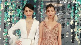 柴智屏嫁女兒婚禮當晚新娘高雋雅（小雅）分別穿著Jasmine Galleria Taipei古銅金禮服、Dionne wedding白紗及wedding 21韓式婚紗，柴智屏穿著Jasmine Galleria Taipei白色禮服與C.H wedding禮服，新郎陳子豪Edward則是穿著老爺紳士禮服、一進西服與芊翔西服。記者邱榮吉攝影