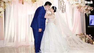 哈孝遠娶空姐妻回家！爆乳白紗穿超辣