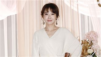 謝忻穿這樣出席婚禮！問到阿翔回這句