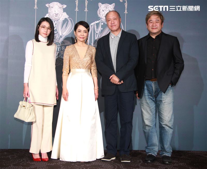 陳怡蓉（左）出席柴智屏女兒婚宴。（記者邱榮吉/攝影）