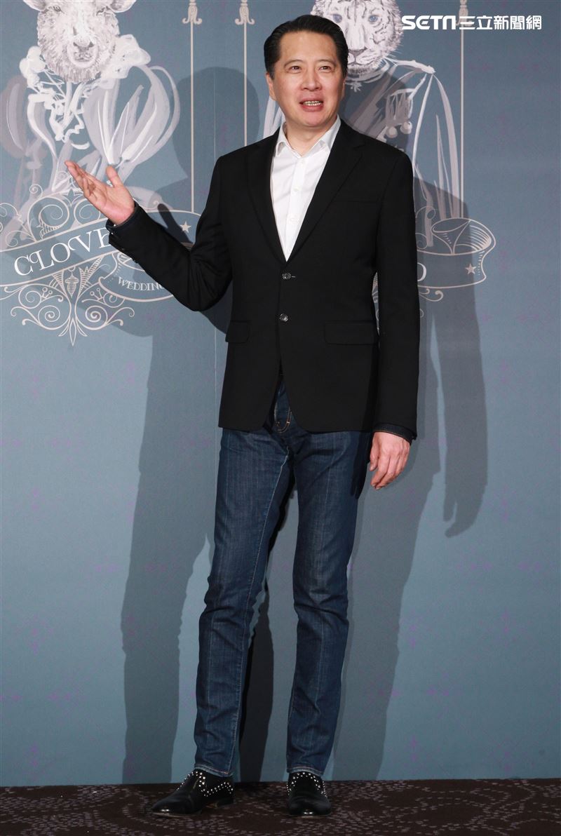 曾國城虧柴智屏穿高衩禮服不妥。（記者邱榮吉/攝影）