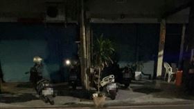 外送,笑臉,騎樓,盆栽,人臉(爆怨公社)