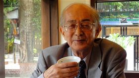 兒童作家林良（左）23日早上在家中過世，享耆壽96歲，一生奉獻給兒童文學。（圖取自facebook.com/linwoei）