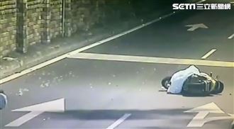 驚險瞬間！北市機車對撞　男重摔路面