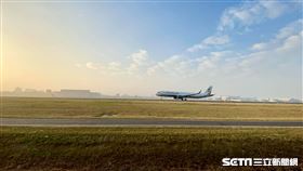 星宇航空二號機降落高雄小港機場照片（讀者陳小姐授權提供）