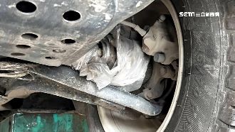 命大！塑膠袋捲入傳動軸險釀火燒車