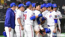 ▲12強中華隊圍圈打氣。（資料圖／記者王怡翔攝影）